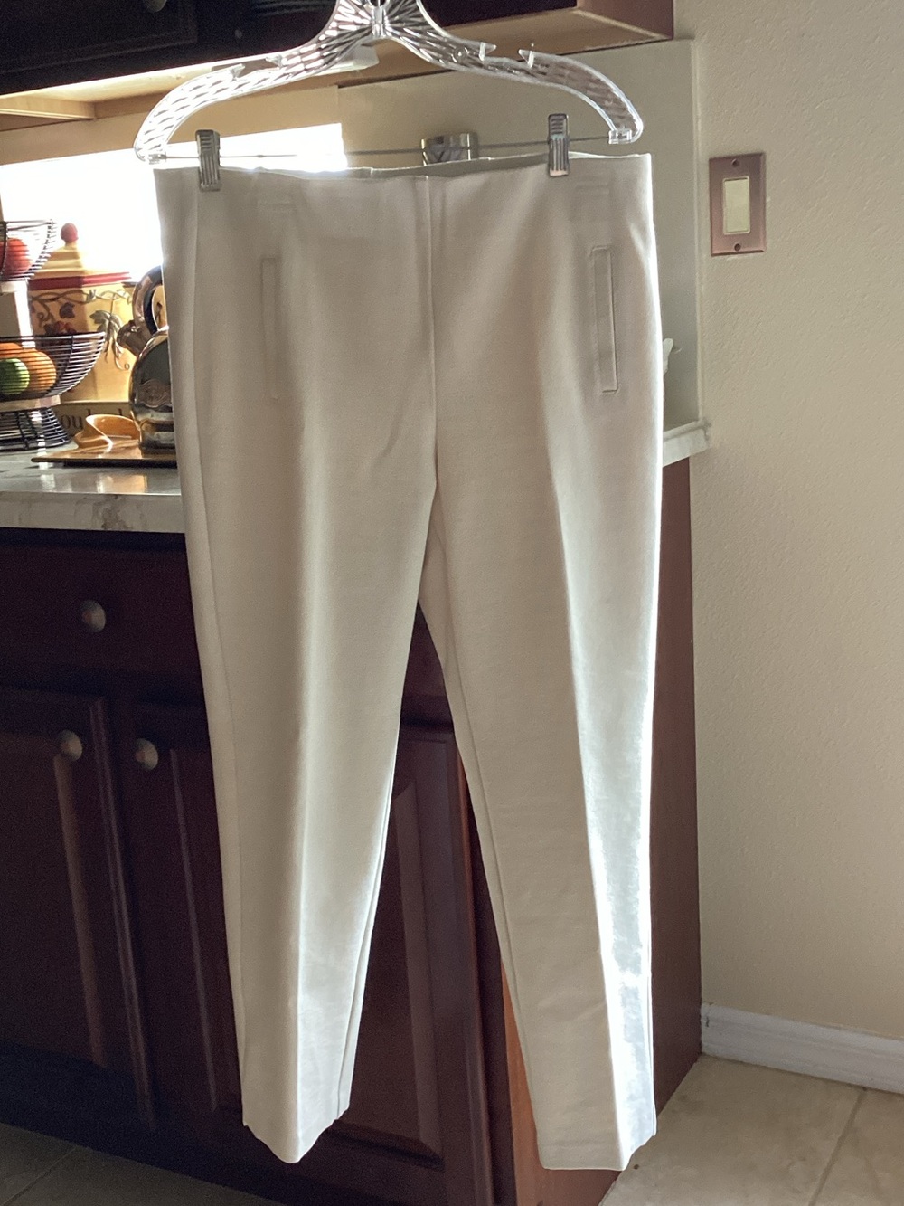 Chico's Women's Cropped Cream Ponte Pants